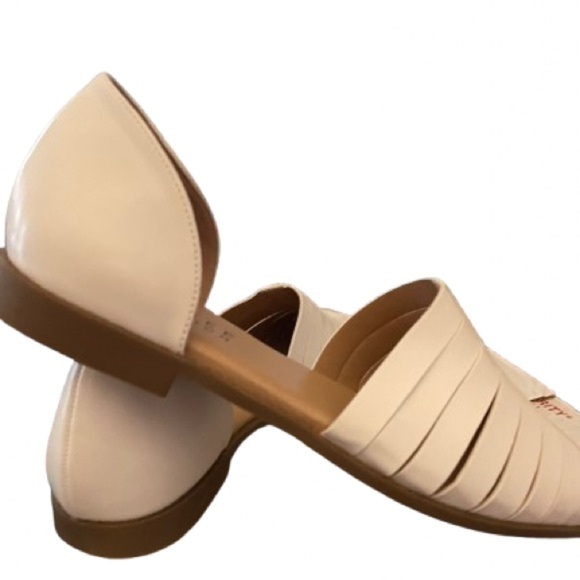These are faux leather, white, size 10 women's Journee Collection sandal.​ - Picture 5 of 12